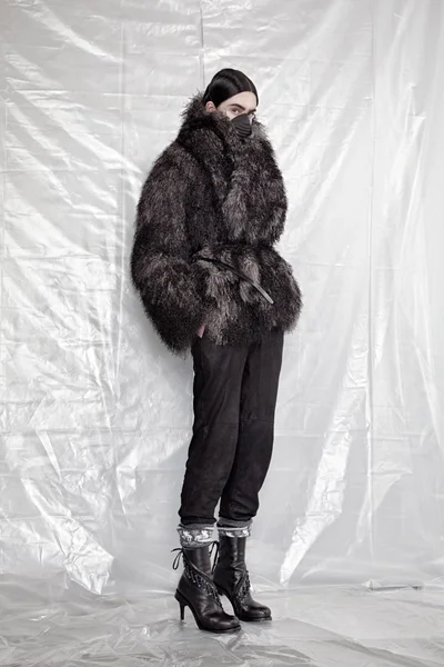 Look 16